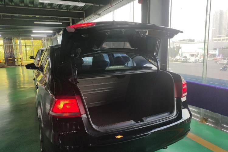 Used Volkswagen Santana 2015 1.6L Manual Comfort Edition
