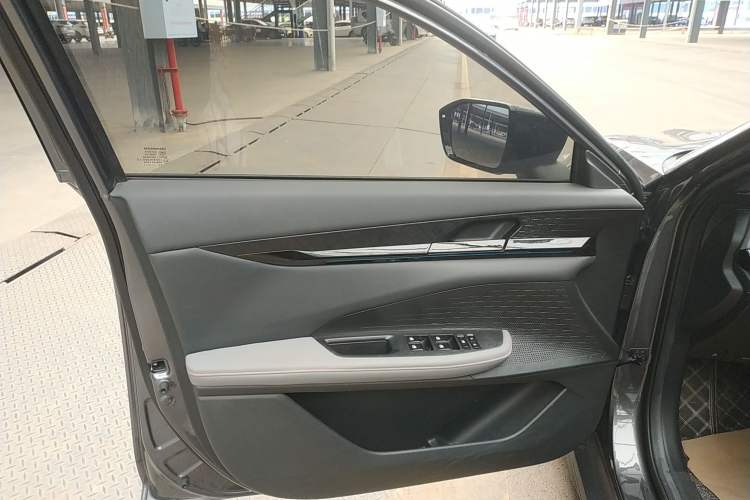 Used Changan UNI-V 2022 1.5T Prestige Version
