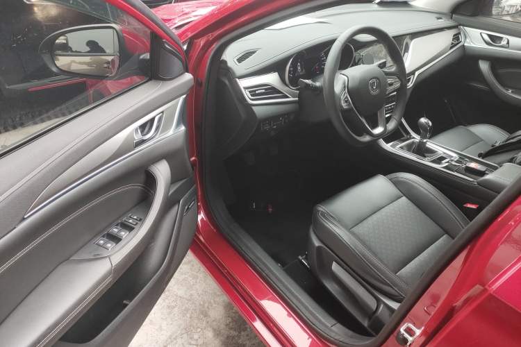 Used Changan Eado 2018 High-Energy Edition 1.6L GDI Manual Pioneer Model China V Standard