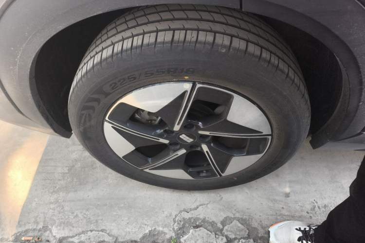 Used  E5 2024 440km Launch Edition