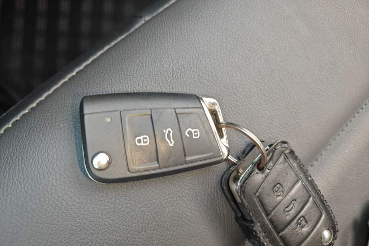 Used Volkswagen Tiguan L 2020 330TSI Automatic Two-Wheel Drive Panoramic Comfort Edition China VI Standard
