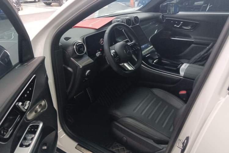 Used Mercedes-Benz GLC Coupe 2025 GLC 260 4MATIC Coupe SUV
