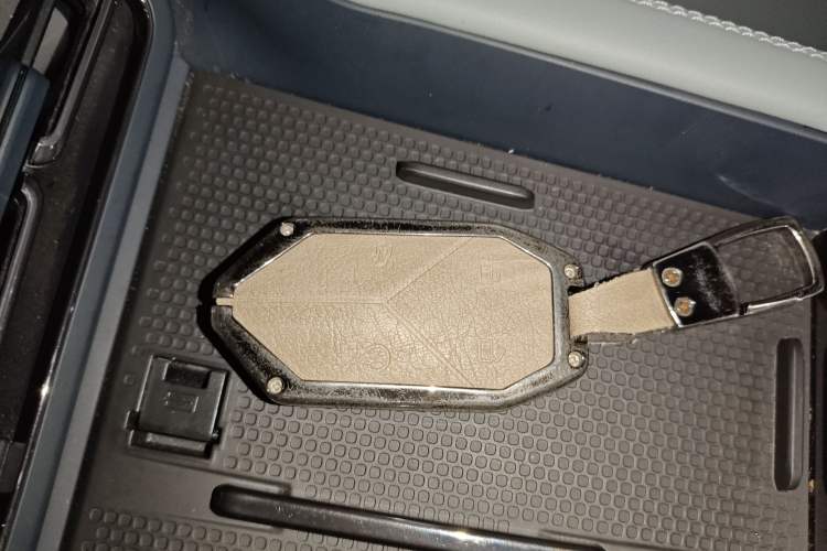 Used  Leopard 5 2023 Navigator Edition
