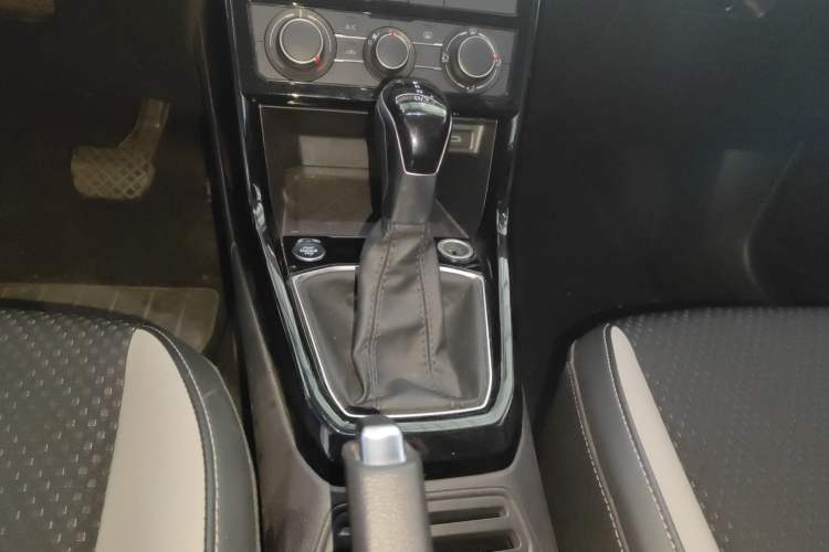 Used Volkswagen Tacqua 2023 200TSI DSG Joy-Connect Edition
