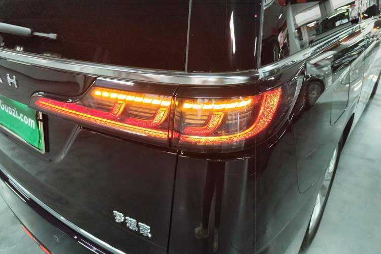 Used VOYAH Dream 2024 PHEV Extended-Range Premium Edition
