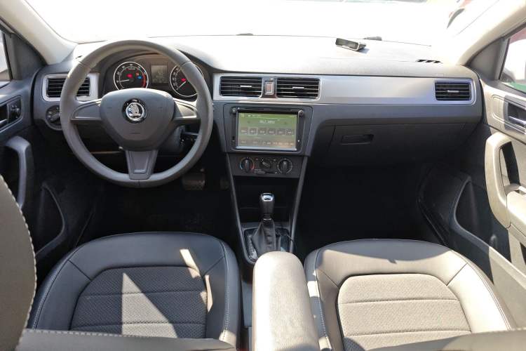 Used Skoda Rapid Spaceback 2016 Revised 1.6L Automatic Chuanxing Version
