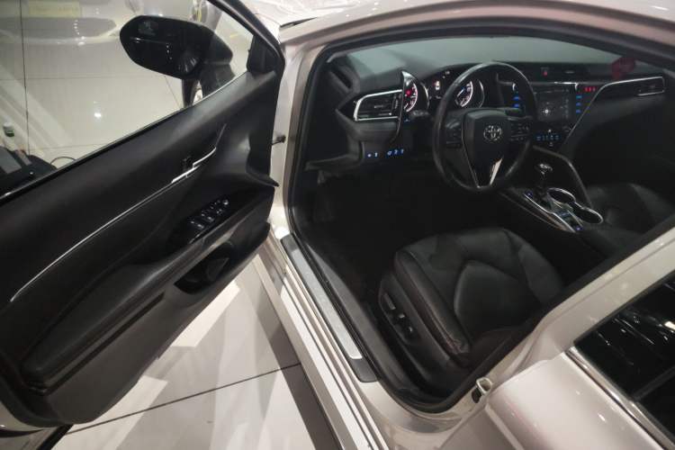 Used Toyota Camry 2019 2.5G Luxury Edition China VI Standard