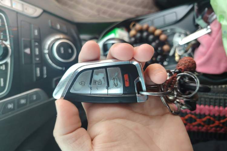 Used Hyundai Santa Fe 2013 Revised Version 2.4L Automatic All-Wheel Drive Luxury Trim