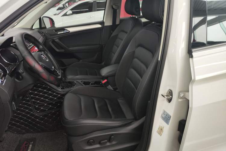 Used Volkswagen Tiguan L 2019 330TSI Automatic Two-Wheel Drive Panoramic Comfort Edition China VI Standard
