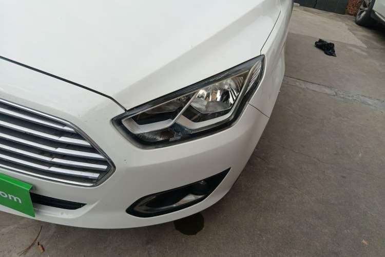 Used Ford Escort 2015 1.5L Automatic Fashion Model