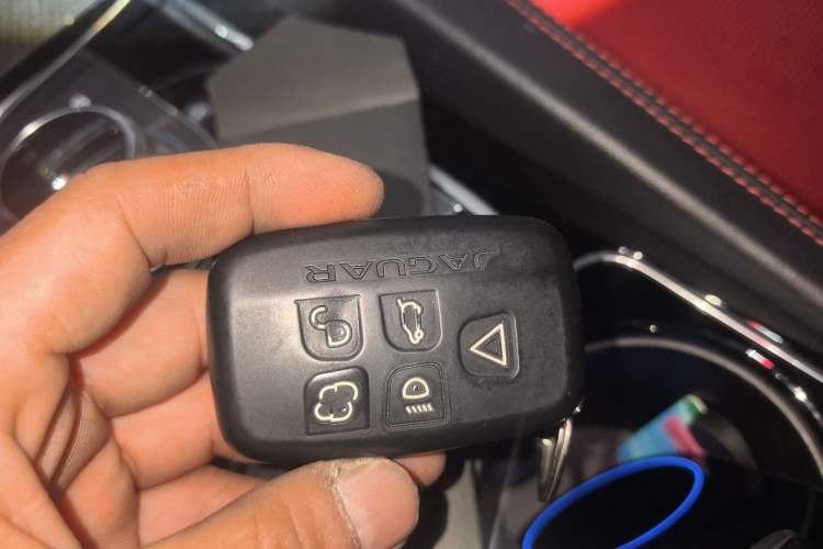 Used Jaguar F-PACE 2016 2.0T Two-Wheel-Drive R-Sport Sport Edition