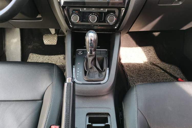 Used Volkswagen Sagitar 2017 230TSI Automatic Comfort Version
