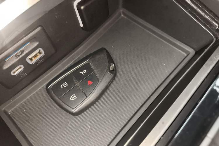 Used Buick Envision 2020 Encore S 652T Four-Wheel Drive Luxury Model
