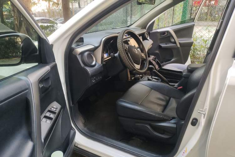 Used Toyota RAV4 2016 2.0L CVT Two-Wheel Drive Fashion Edition China V Standard