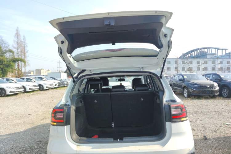 Used Volkswagen Tacqua 2023 200TSI DSG Joy-Connect Edition