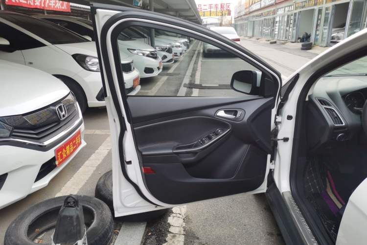 Used Ford Focus 2015 Hatchback 1.6L Automatic Fashion Edition
