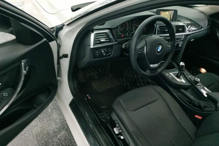 Used BMW 3 Series 2017 318i Fashion Model
