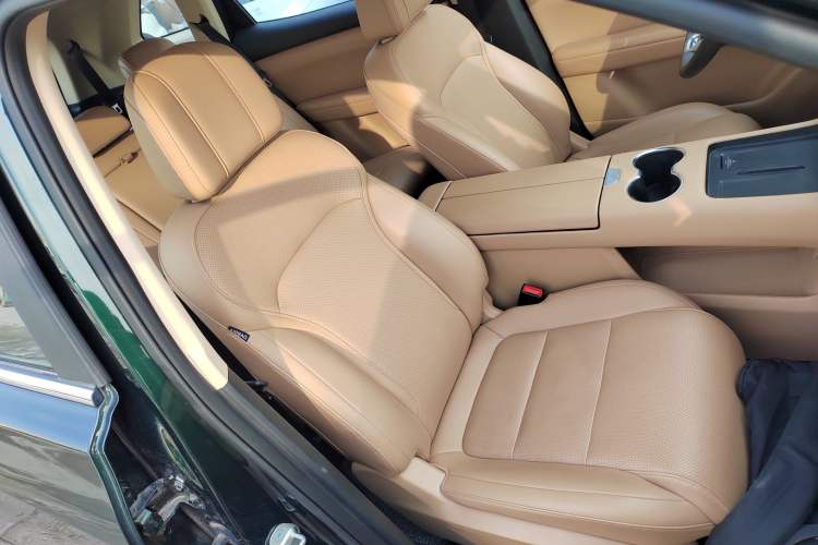 Used  E5 PLUS 2025 165 km Long-Range Version PLUS 7-Seater