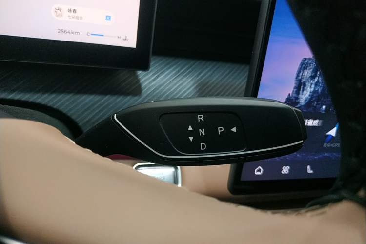 Used Chery Tiggo 8 L 2024 2.0T Two-Wheel-Drive Luxury Version 7 Seats
