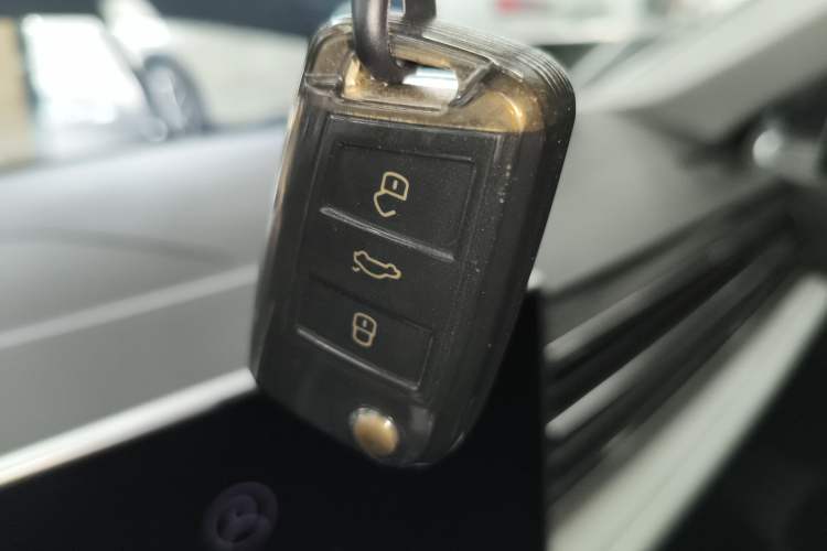 Used Volkswagen Tiguan L 2022 330TSI Automatic Two-Wheel Drive R-Line Enhanced Edition
