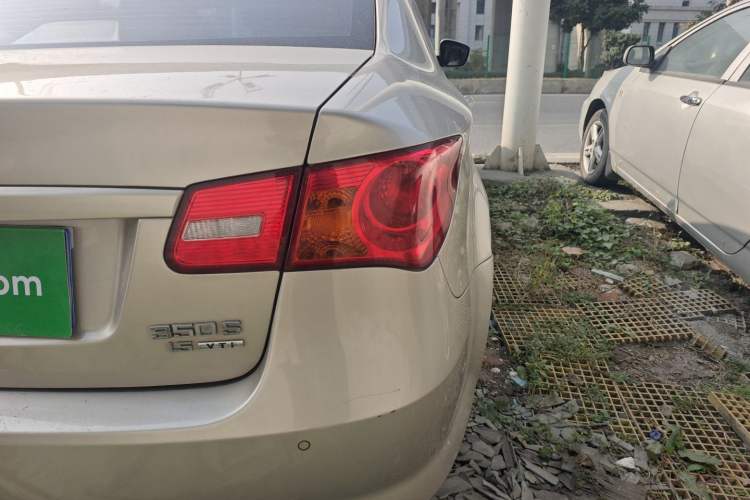 Used Roewe 350 2015 1.5L Manual Luxury Sunroof Edition
