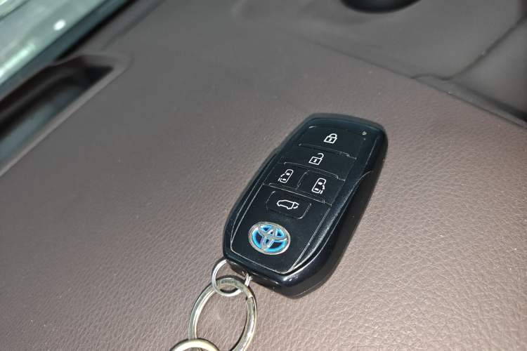 Used Toyota Granvia 2022 2.5L Hybrid Flagship Edition
