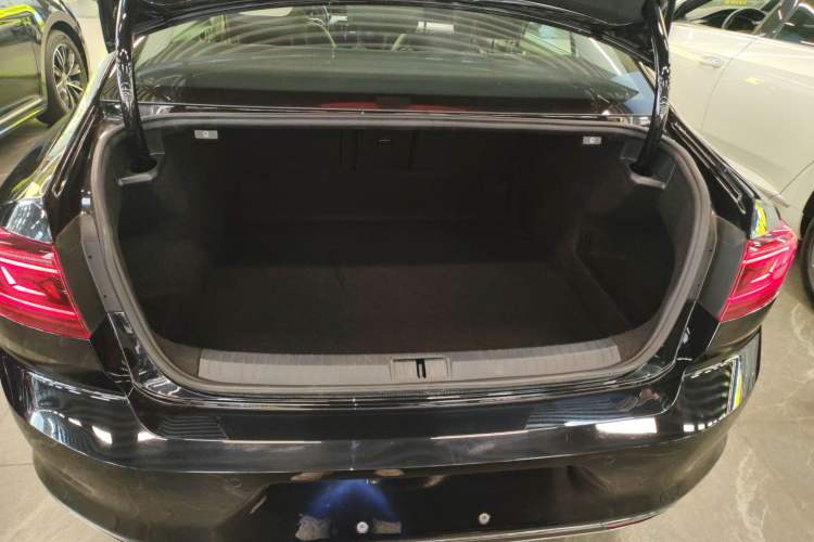 Used Volkswagen Magotan 2023 2 Million Units Commemorative Edition 330TSI DSG Luxury Version
