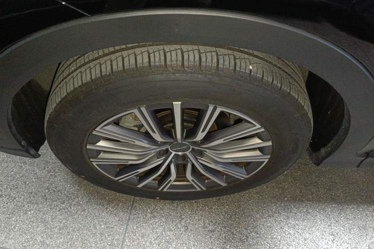 Used JETOUR X70 PLUS 2023 1.5T DCT Brave PLUS 5-Seater
