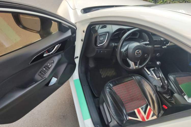 Used Mazda Mazda 3 Axela 2016 Sedan 1.5L Automatic Luxury Model
