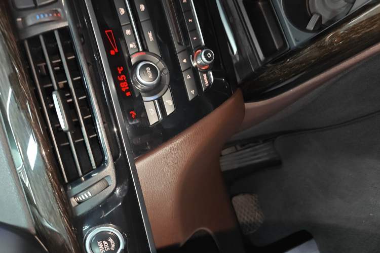 Used BMW X5 2014 xDrive35i Luxury Model
