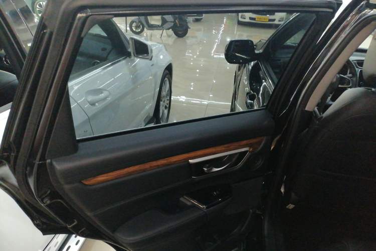 Used Honda CR-V 2017 240TURBO CVT Front-Wheel Drive Fashion Edition
