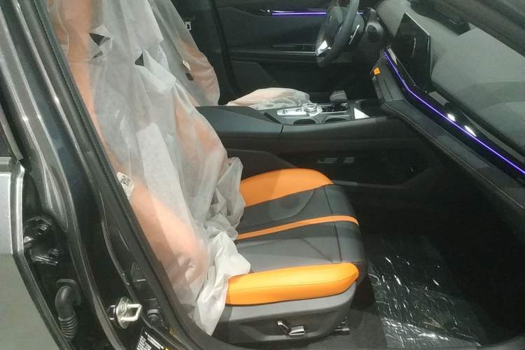 Used Changan UNI-V 2025 1.5T 500Bar Prestige Sporty Version