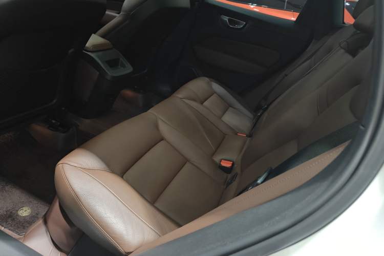 Used Volvo XC60 2023 B5 4x4 Smart Luxury Edition
