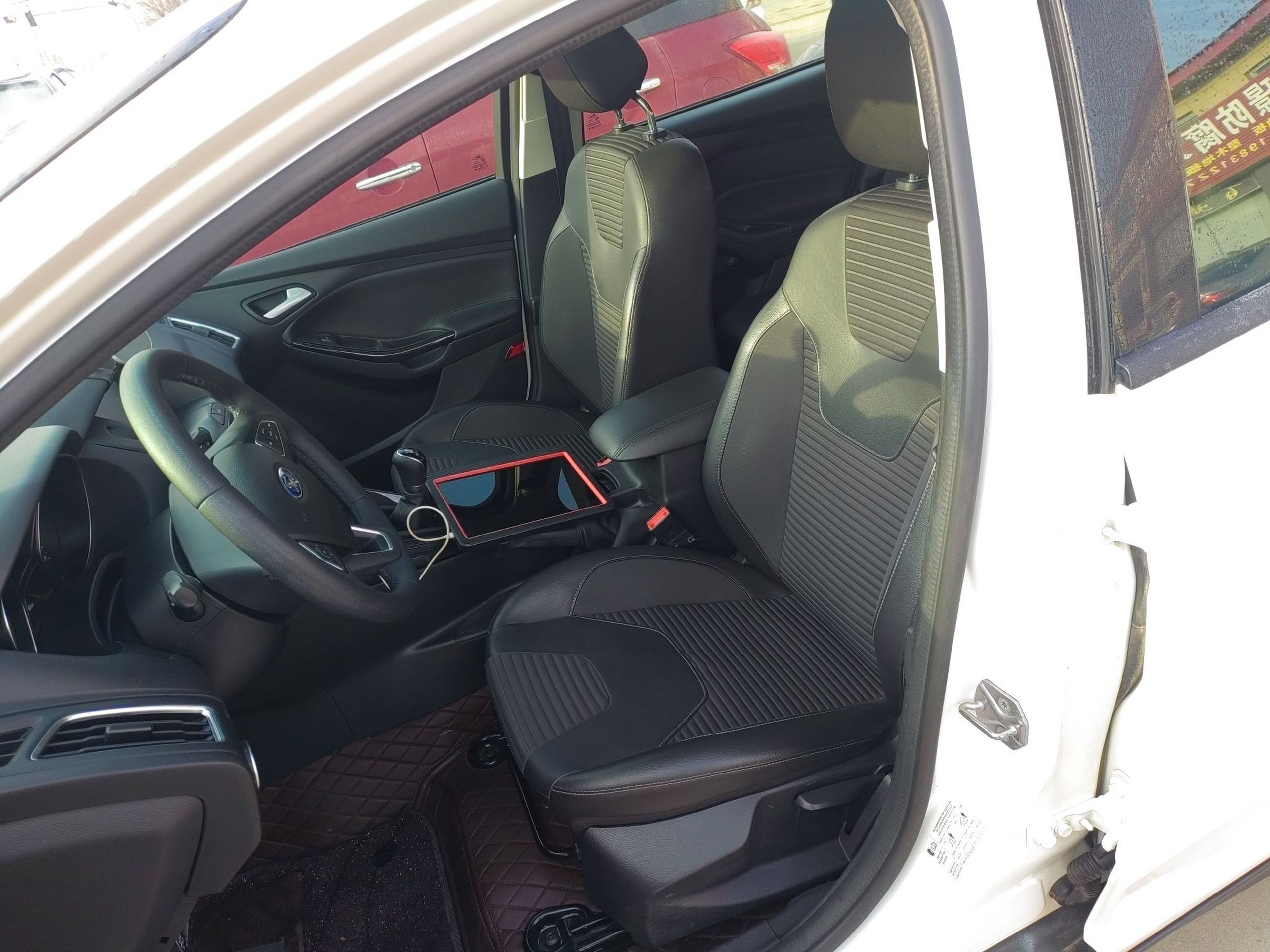 Переднее сиденье в автомобиле