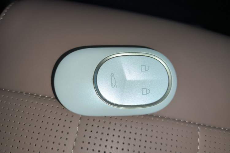 Used Nio ES8 2023 75 kWh Executive Edition
