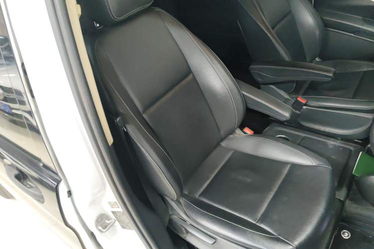 Used Mercedes-Benz Vito 2018 2.0T Elite Version 7 Seats China VI Emission Standard
