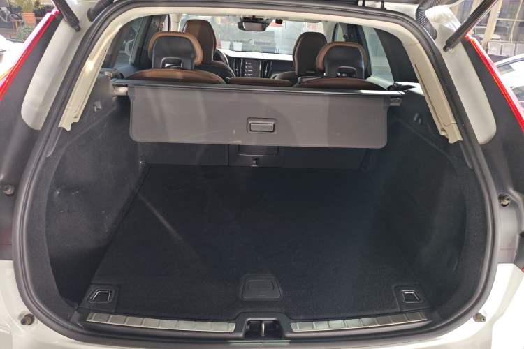 Used Volvo XC60 2019 T5 4x4 Zhiyuan Edition China VI Standard
