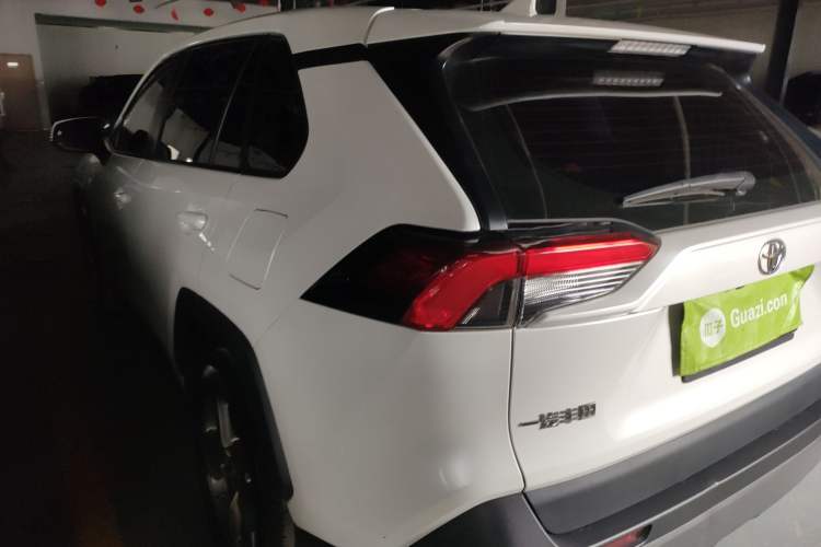 Used Toyota RAV4 2022 2.0L CVT Two-Wheel Drive Fashion Edition