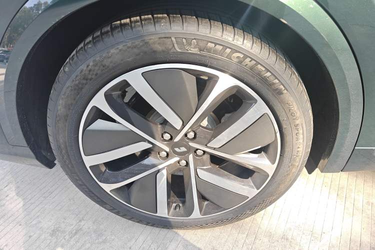 Used Li Auto L8 2023 Pro Model
