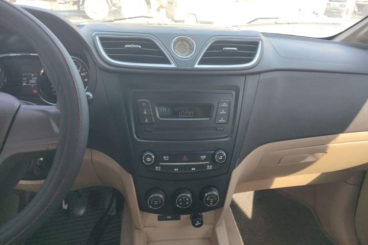 Used Wuling Hongguang 2015 1.5L S1 Standard China V-Emission Standards
