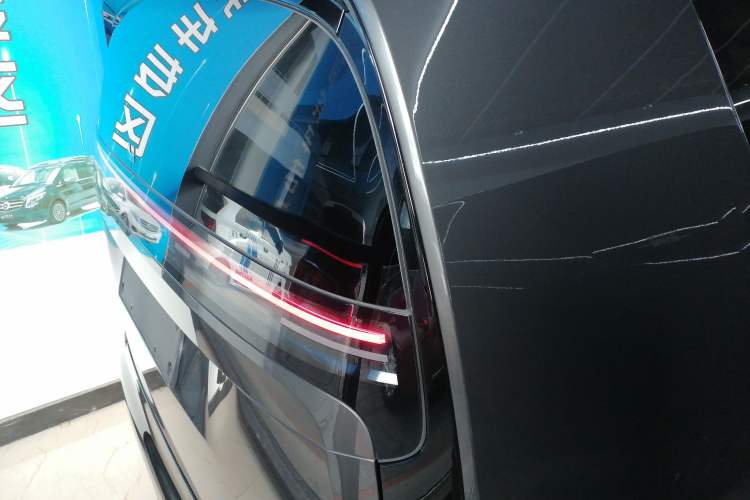 Used Li Auto MEGA 2024 Ultra Model
