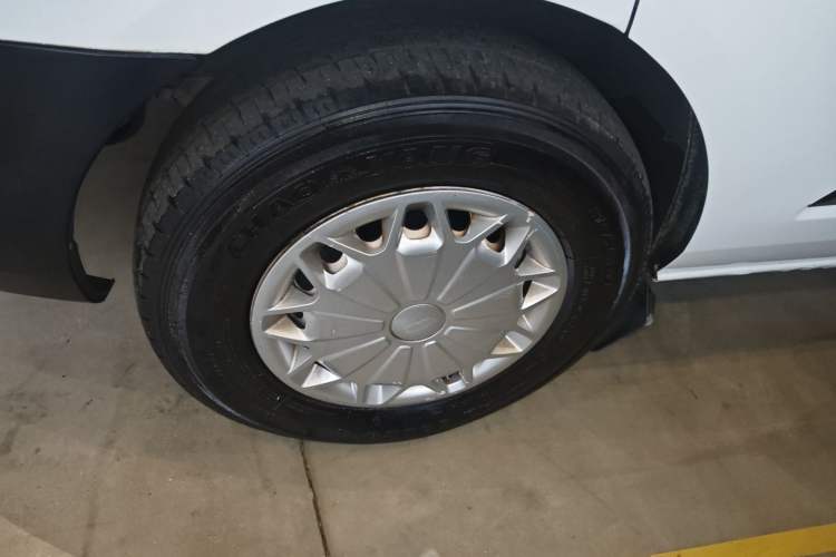 Used Ford Transit 2017 2.0T Gasoline Automatic Multi-Function Commercial Vehicle Short Wheelbase Low Roof China V Standard
