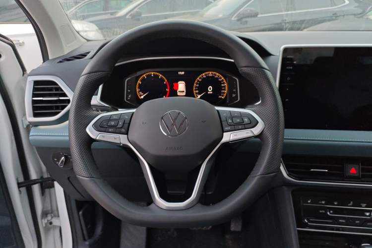 Used Volkswagen Tharu 2024 300TSI Two-Wheel-Drive Moon Luxury Edition
