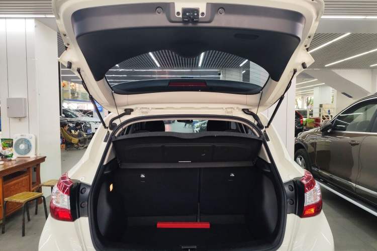 Used Nissan Tiida 2016 1.6L CVT Cool Dynamic Edition
