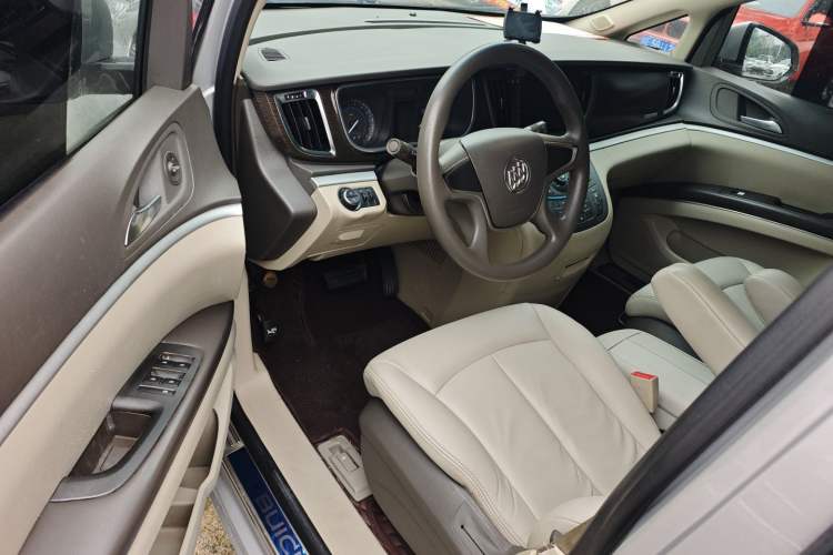 Used Buick GL8 2013 2.4L CT Luxury Business Comfort Edition
