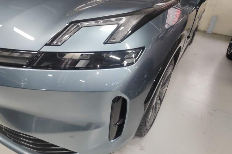 Used Lynk & Co 08 EM-P 2025 220 km All-Wheel-Drive Performance Halo