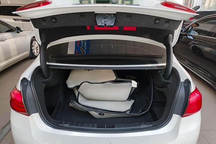 Used BMW 3 Series 2016 320Li Ambition Model
