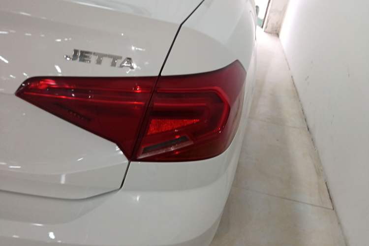 Used Volkswagen Jetta 2017 1.4L Manual Fashion Edition
