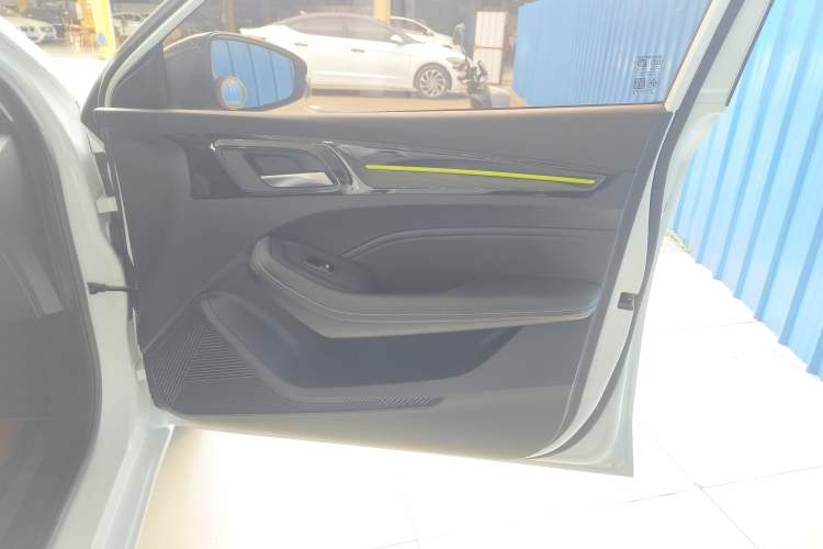 Used Roewe i5 2021 1.5L CVT Platinum Edition
