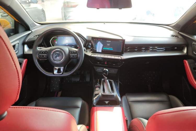 Used MG 5 2022 180 DVVT CVT Youth Luxury Edition
